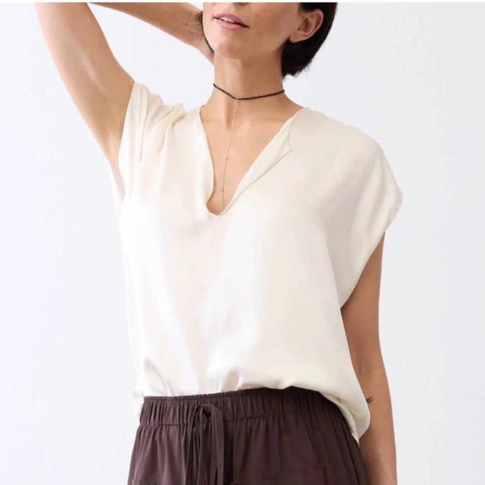 Ruti The All Day Washable Silk Top Womens M White Excellent V-Neck Relaxed Fit